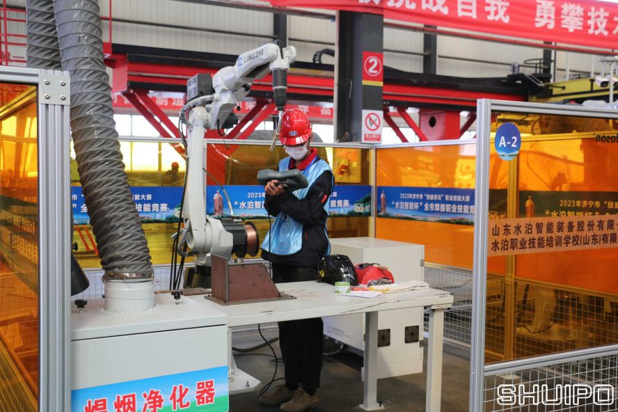 8.機器人焊接.JPG 8.機器人焊接.JPG